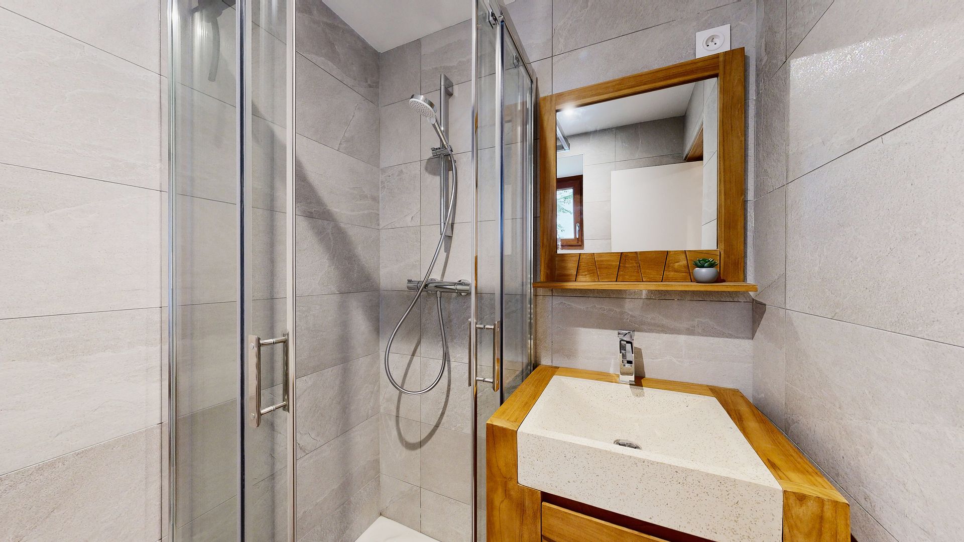 Salle de bain meuble bois chalet Savoie douche italienne