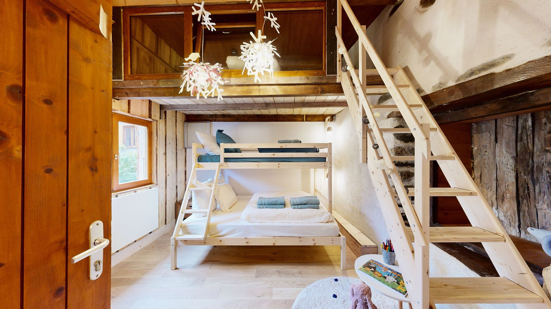 Lits superposes chambre enfants chalet montagne Paradiski